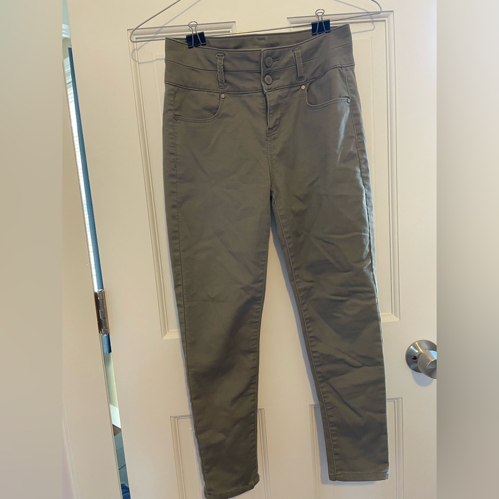 Size 1 high waist jeans in Olive